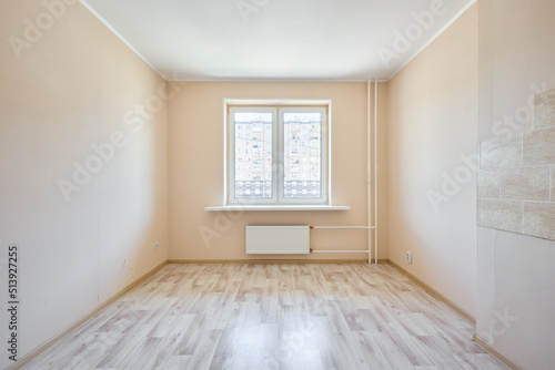 Photo of an empty room before the sale © Дмитрий Модестов