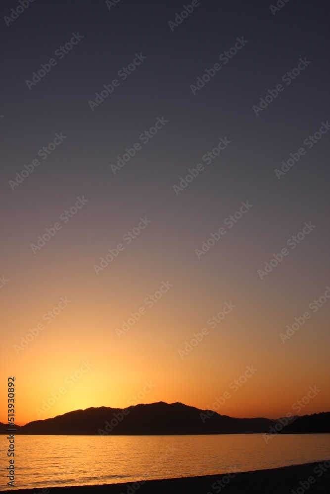 Fototapeta premium SDGs地球の神秘 海とソラ!山口県の夕日と海の輝くヒカリ!