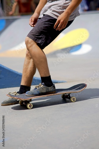 Skateboard jambe chaussure planche à roulette - sport skatepark en extérieur
