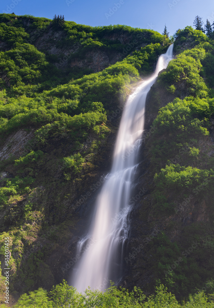Obraz premium Bridal Veil Falls down cliffs of Keystone Canyon outside Valdez in Alaska