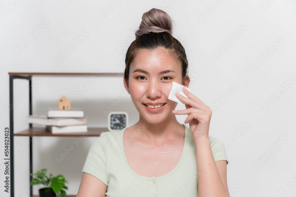 Asian women are using cotton pads moistened with cleansing wipes to remove make-up on their faces. Asian women are using cotton pads moistened with cleansing wipes to remove make-up on their faces.