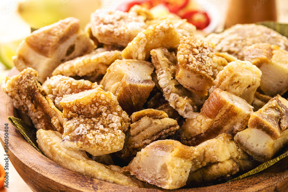 Crackling bowl, Brazilian appetizer made by frying bacon, leather or meat and lots of fat, taken from the pork belly. Crackling bowl, Brazilian appetizer made by frying bacon, leather or meat and lots of fat, taken from the pork belly.