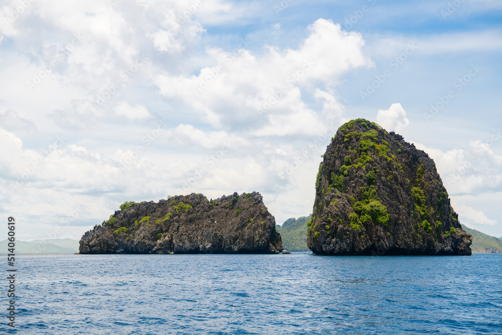 El Nido en la isla de Pinagbuyutan, vistas naturales del paisaje kárstico, acantilados. Palawan, Philippines. Viajes de aventura.