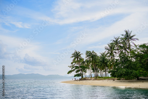 Playa Ipil en la isla de Pinagbuyutan, cerca de El Nido, Palawan, Philippines. Explorando las vistas naturales alrededor de El Nido, paisaje kárstico. Viajes de aventura. photo