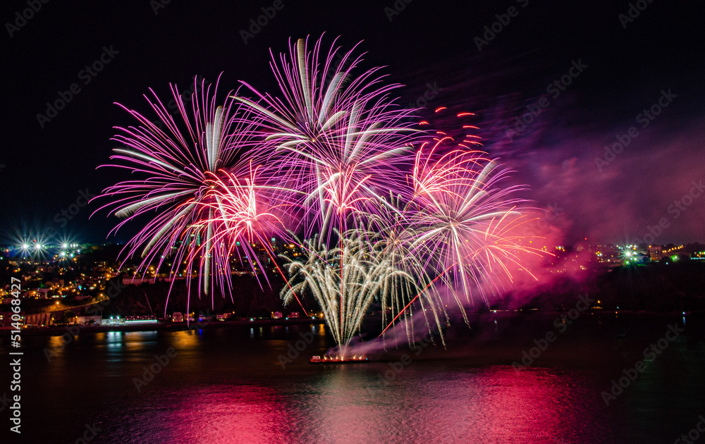 Fototapeta premium Loto Québec fireworks over the St Lawrence River in Quebec City, Canada
