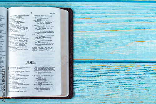 Φωτογραφία Joel open Holy Bible Book on a rustic wooden background with copy space