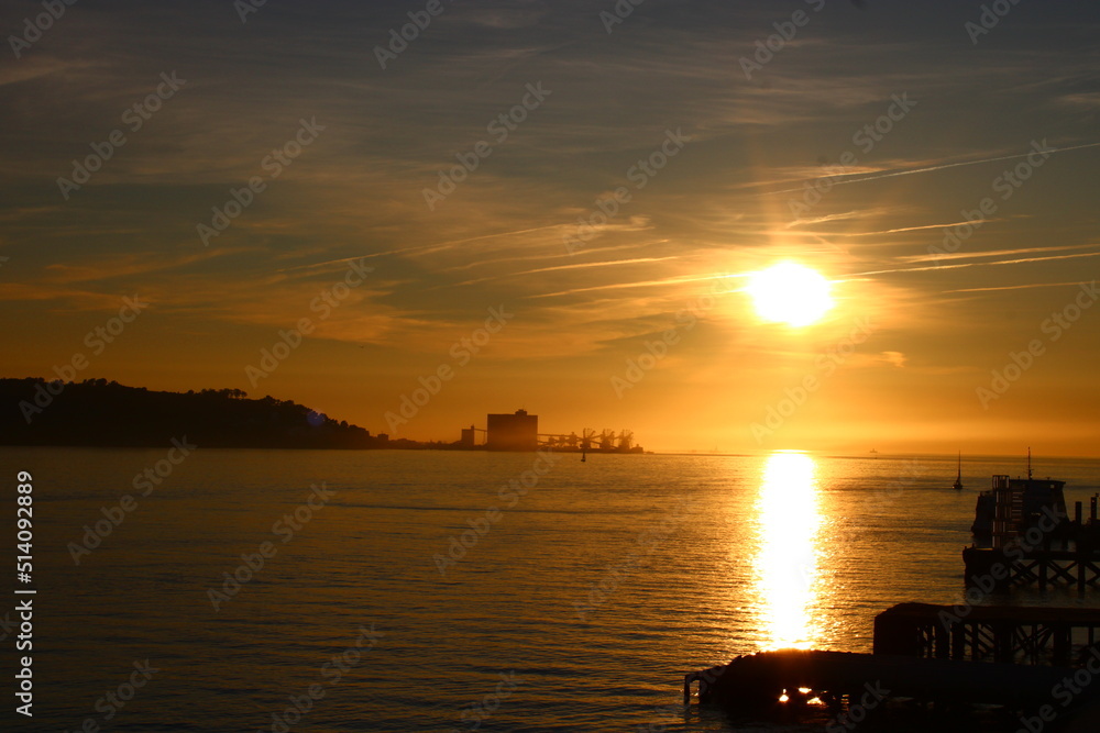 Naklejka premium sunset at lisbon