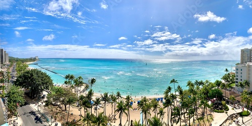 Fototapeta Naklejka Na Ścianę i Meble -  Panorama view of Waikiki beach with palm trees in Honolulu on Oahu, Hawaii