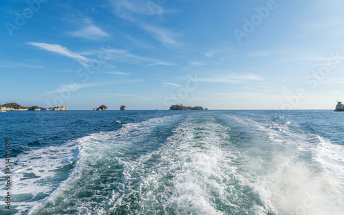 日本三景松島 松島湾と航跡波 © mtaira