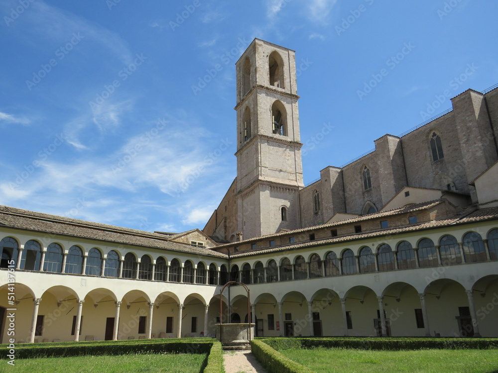 Chiostro della Basilica di San Domenico, Perugia, Umbria, Italia