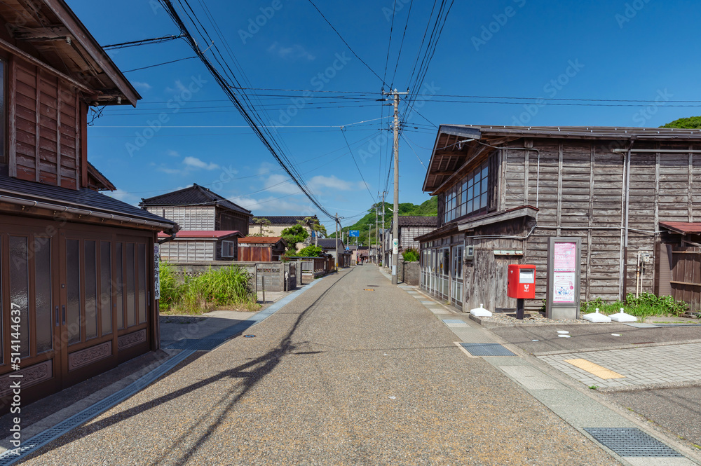 【新潟県出雲崎町】4kimに及ぶ出雲崎町の妻入りの街並みは今も大切に保存されている。