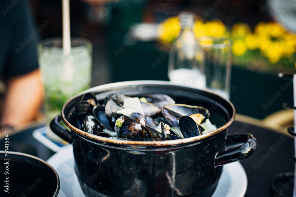 Obraz premium Bruges, belgium 2022-06-20: the city bruges of the country belgium during the summer