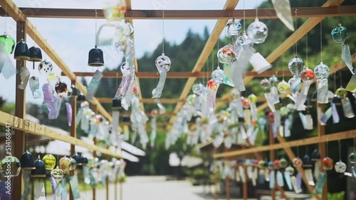 Wallpaper Mural 風に揺れるたくさんの風鈴 Torontodigital.ca