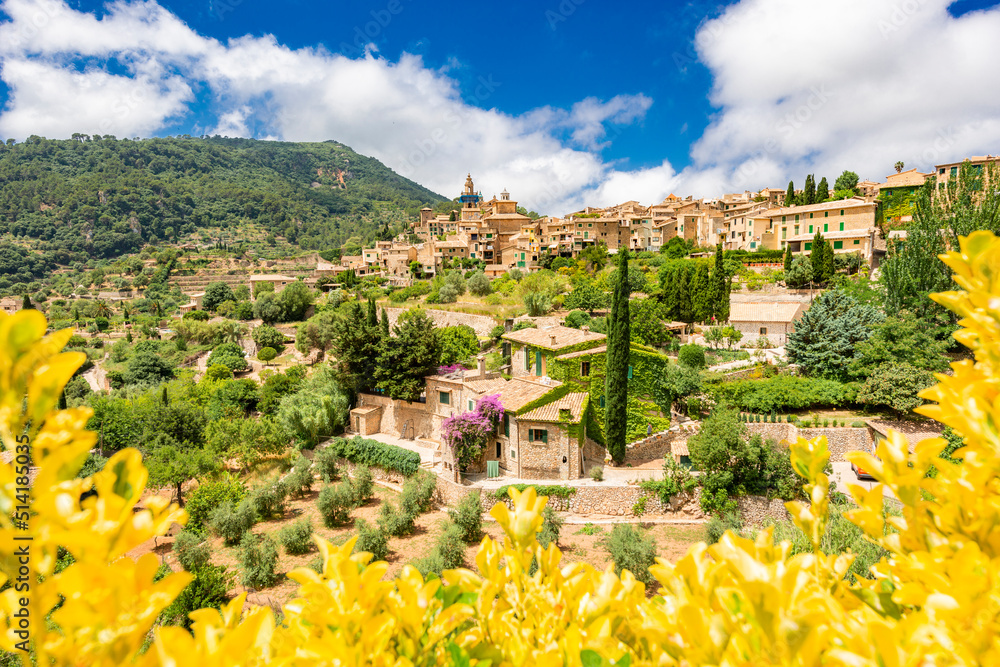 Obraz premium Valldemossa - Mountain village in the Tramuntana Mountains - Majorca | 1725 