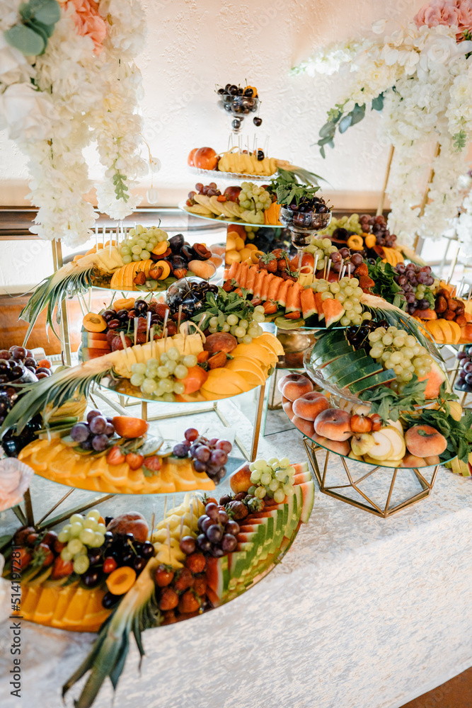 Fototapeta premium autumn still life with leaves and berries