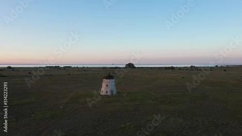 Alte Windmühle direkt am Meer auf Gotland in Schweden. Faludden Sonnuntergang 1 photo