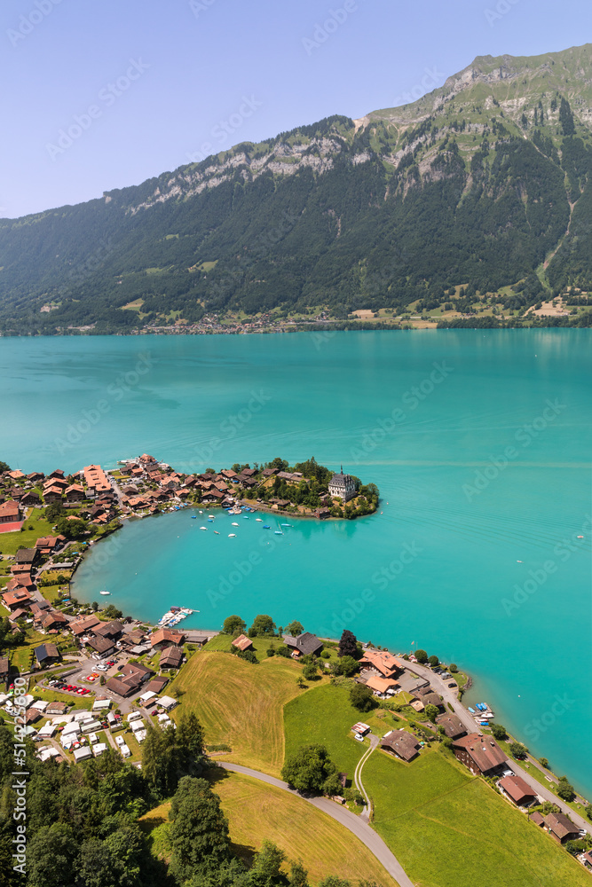 Naklejka premium High view over the village of Inseltwald at the turquoise Brienz Lake in Switzerland.
