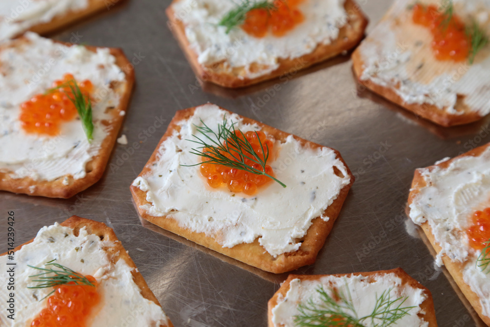 fingerfood auf eine servierplatte auf einer party fingerfood auf eine servierplatte auf einer party