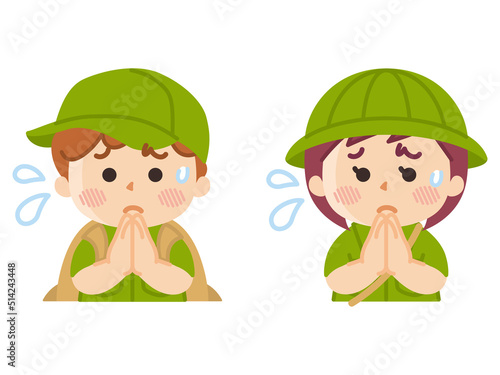 手を合わせて謝る探検隊の子供　ボーイスカウト　冒険　アウトドア