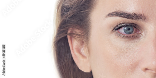Φωτογραφία Dry eye syndrome, female red eye with inflamed vessels close-up on a white backg