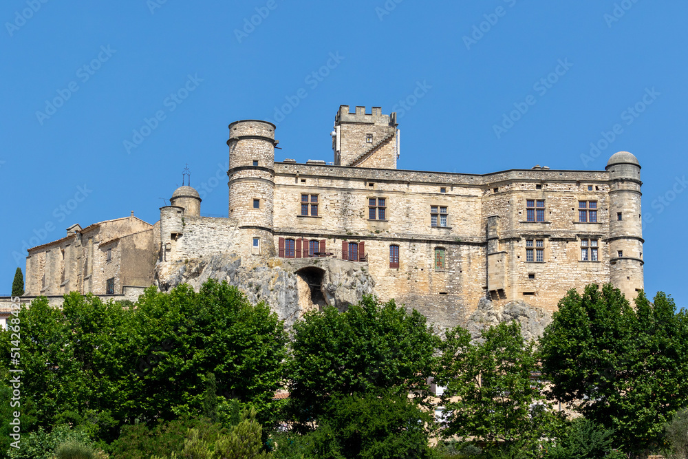 Vue du château de Le Barroux dans le département de Vaucluse en région Provence