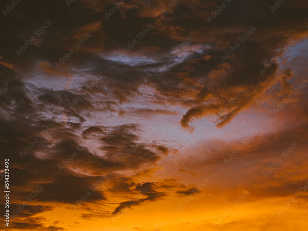 Naklejka premium Wolkenhimmel nach Sonnenuntergang