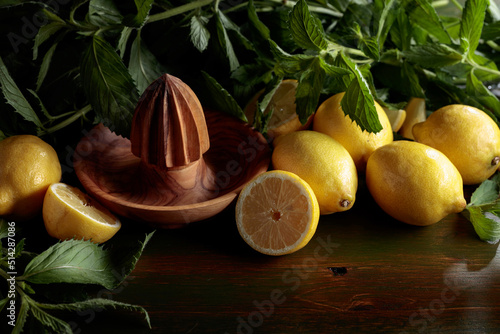 Принти на полотні Fresh juicy lemons with mint.