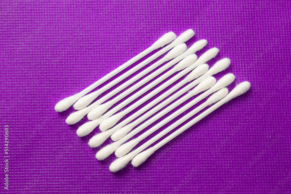 cotton buds on a colored background. 100% bavovna, used both in medicine and in cosmetology cotton buds on a colored background. 100% bavovna, used both in medicine and in cosmetology