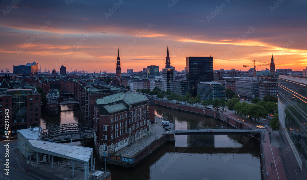 Panorama auf Hamburg bei Sonnenuntergang