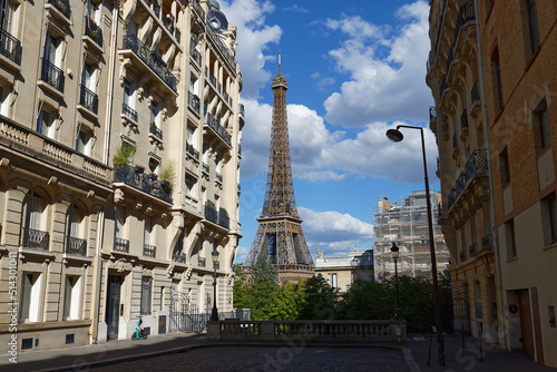 Fototapeta Naklejka Na Ścianę i Meble -  The Eiffel Tower with and traditional French houses ,Paris, France