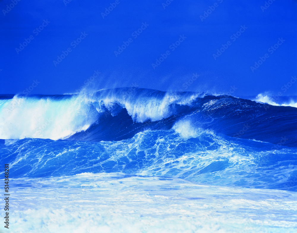 Fototapeta premium 押し寄せる波