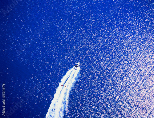モーターボートの空撮 © UTS
