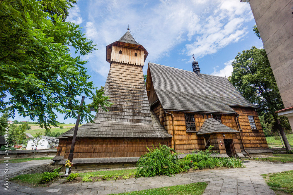 iglesia del arcángel San Miguel, siglo XV-XVI construida integramente con madera, Binarowa, voivodato de la Pequeña Polonia, Cárpatos,  Polonia, europe