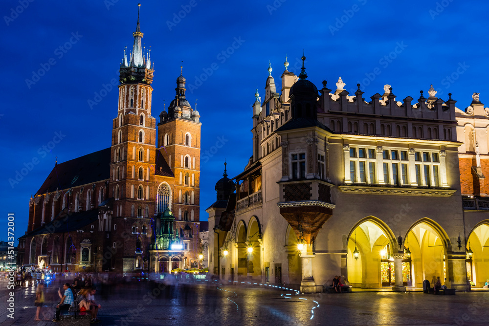 lonja de los Paños o Sukiennice edificio renacentista y basilica gotica de Santa Maria,  Rynek Główny , plaza del mercado, Cracovia , voivodato de Pequeña Polonia,Polonia,  eastern europe