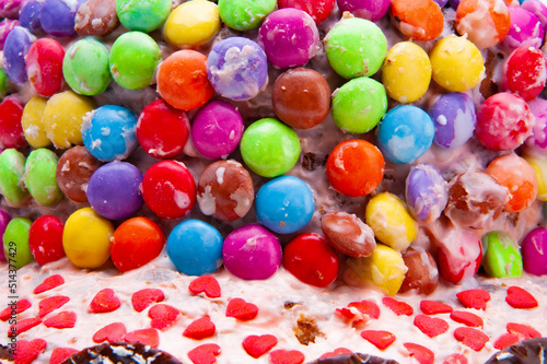 Selbstgemachte Geburtstagstorte Nahaufnahme