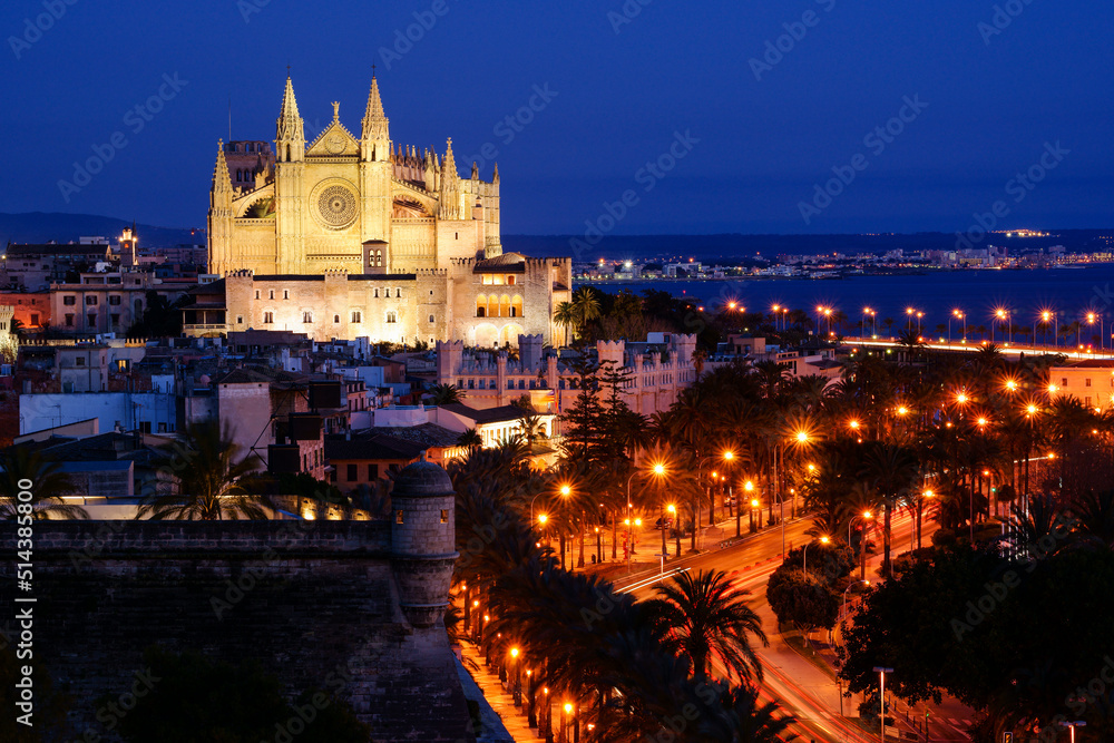 Catedral de Mallorca (s. XIII-s.XX) y Baluard de Sant Pere .Palma.Mallorca.Islas Baleares. España.