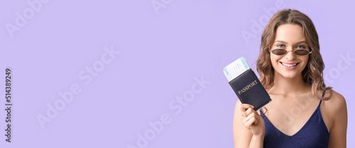 Beautiful female tourist ho...