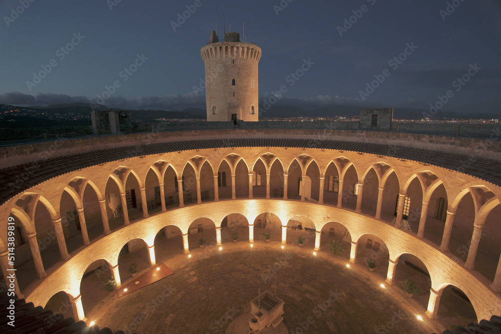 Castillo de Bellver (s.XIV),patio de armas circular.Palma.Mallorca.Baleares.España.