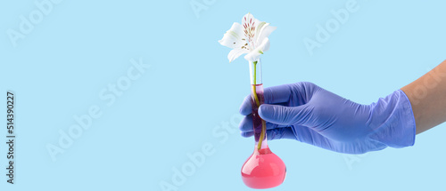 Hand of scientist holding g...