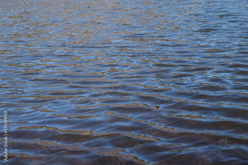 Ondas del agua en un lago © LaSierragPhotoGraphy