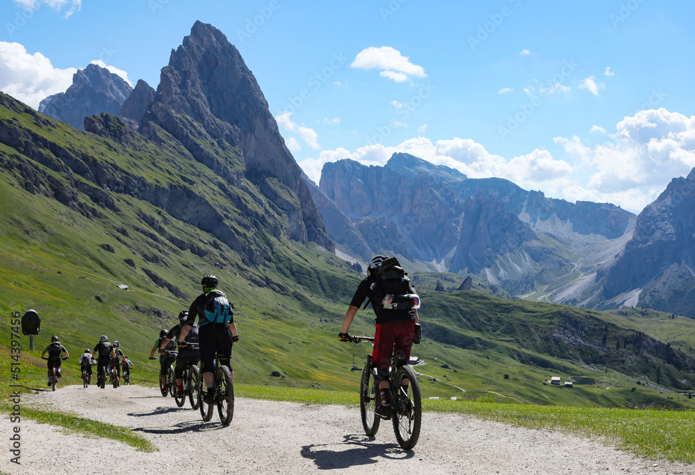 Fototapeta premium Mountainbiker auf der Seceda