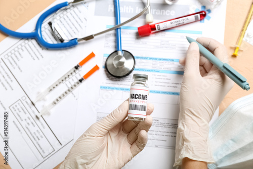 Female doctor with monkeypo...