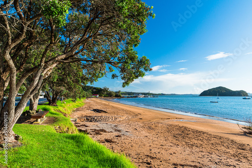 ニュージーランド ベイ・オブ・アイランズのパイヒアのビーチの朝の風景