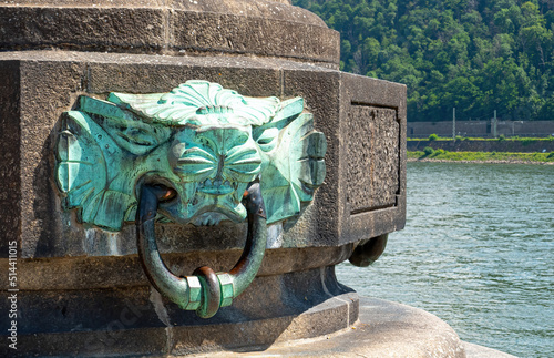 Löwe als Wächter am Kaiser-Wilhelm-Denkmal in Koblenz