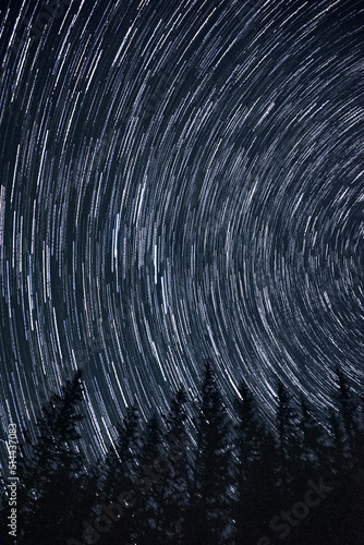 Star tracks over the Chornohirsky ridge