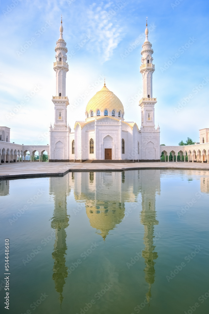 Obraz premium White Mosque, Bolgar, Tatarstan. A beautiful white mosque with domes and minarets against a bright blue sky.