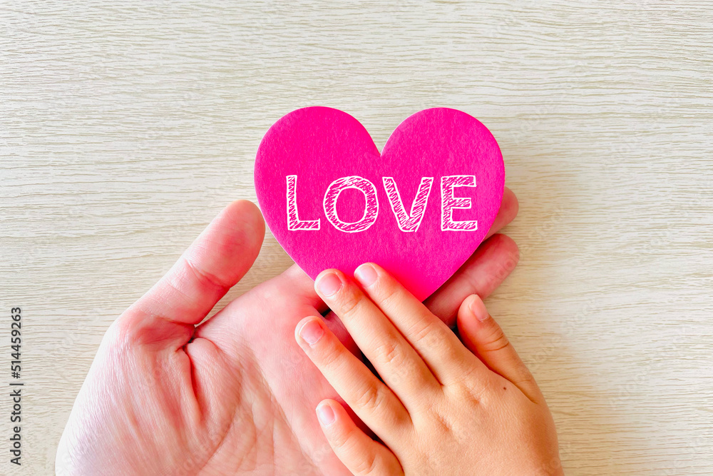 Fototapeta premium 親子の手とハート LOVE