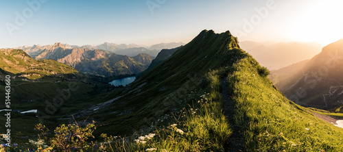 Seealpsee in den bayerischen Alpen, Allgäu, Bergpanorama