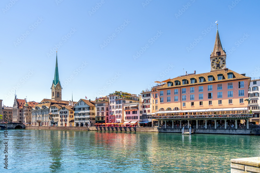 Fototapeta premium Fraumünster und Sankt Peter Kirche, Zürich, Schweiz 