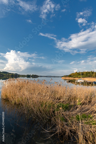 Trumersee mit Boot und Schilf